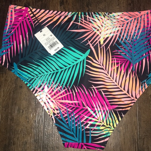 Swimsuit - Picture 6 of 7